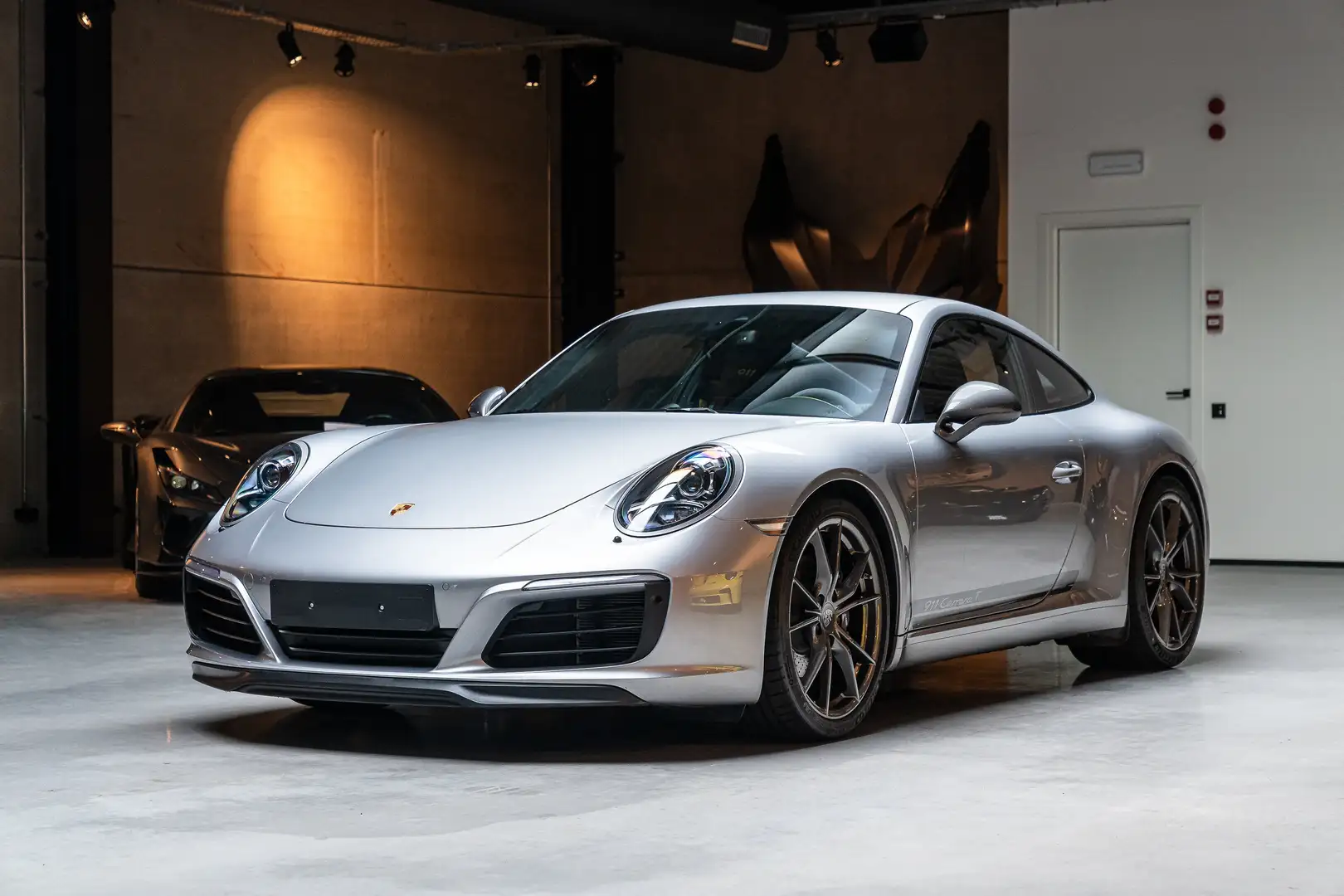Porsche 991 991.2 Carrera T - Porsche Approved - NEW condition Argent - 2