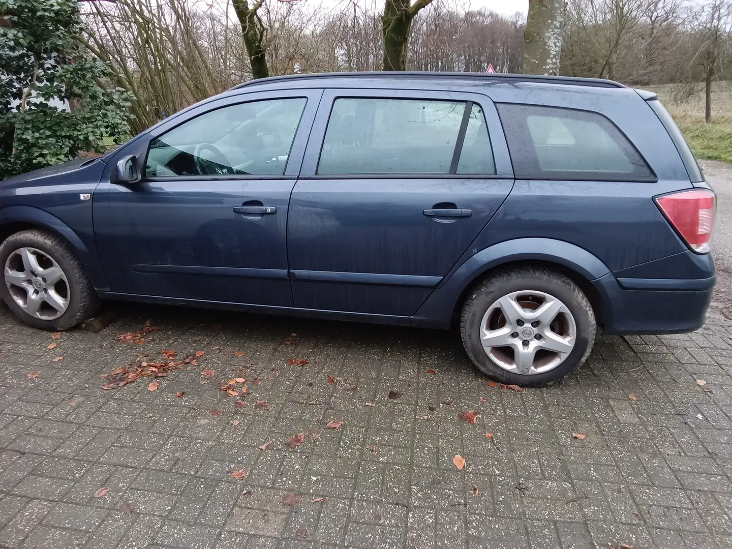 Opel Astra Station Wagon Blau - 1