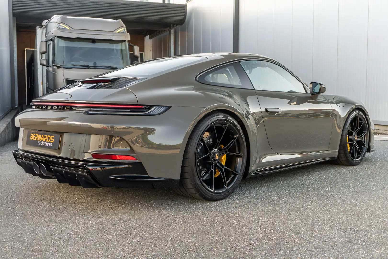 Porsche 992 (992) GT3 Touring - PTS Alex Grey - PCCB - Pepita Grijs - 2
