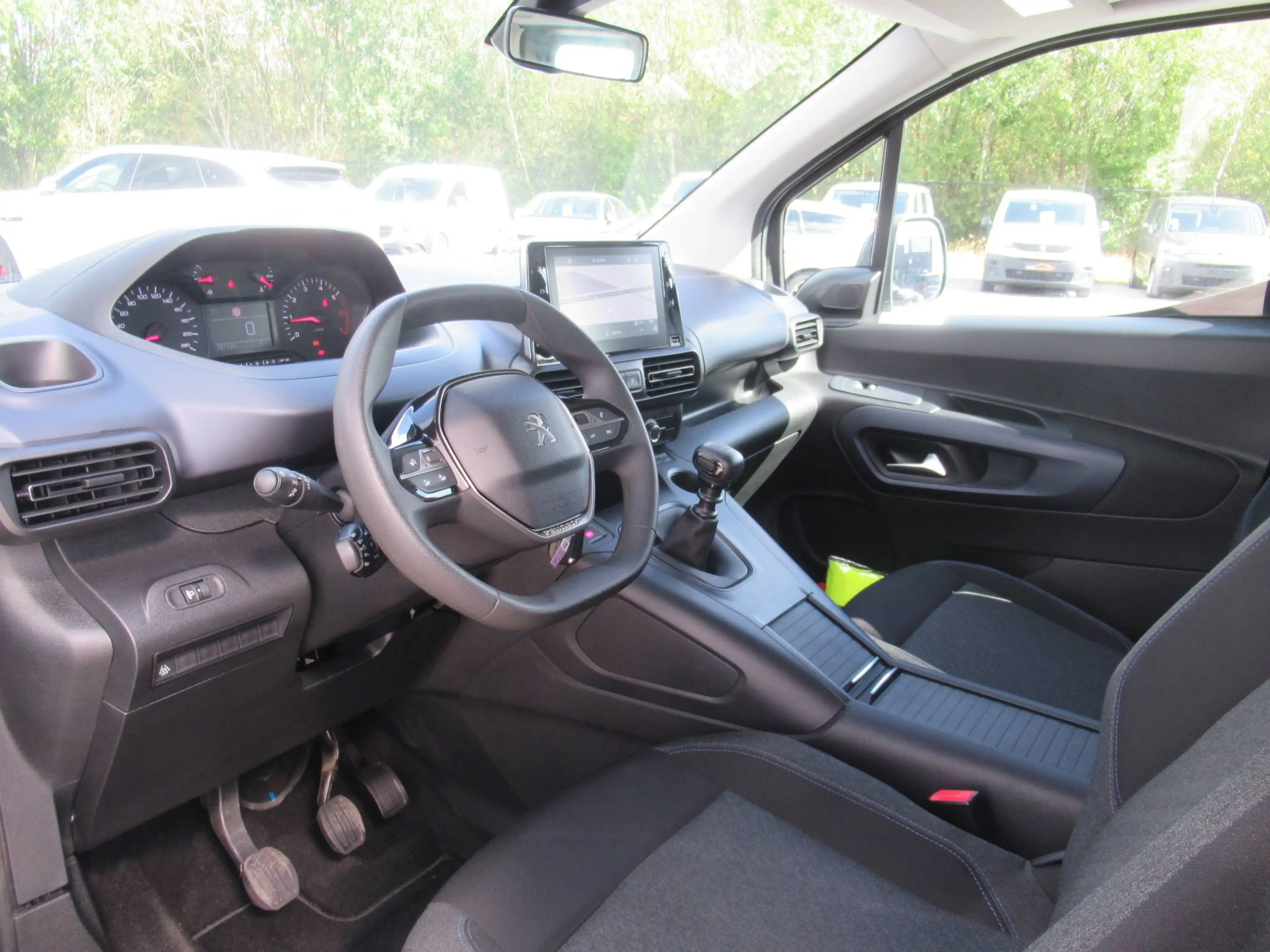 Peugeot Rifter 1.2i Allure /€10.735 netto / Navi / Camera / ... — photo 13