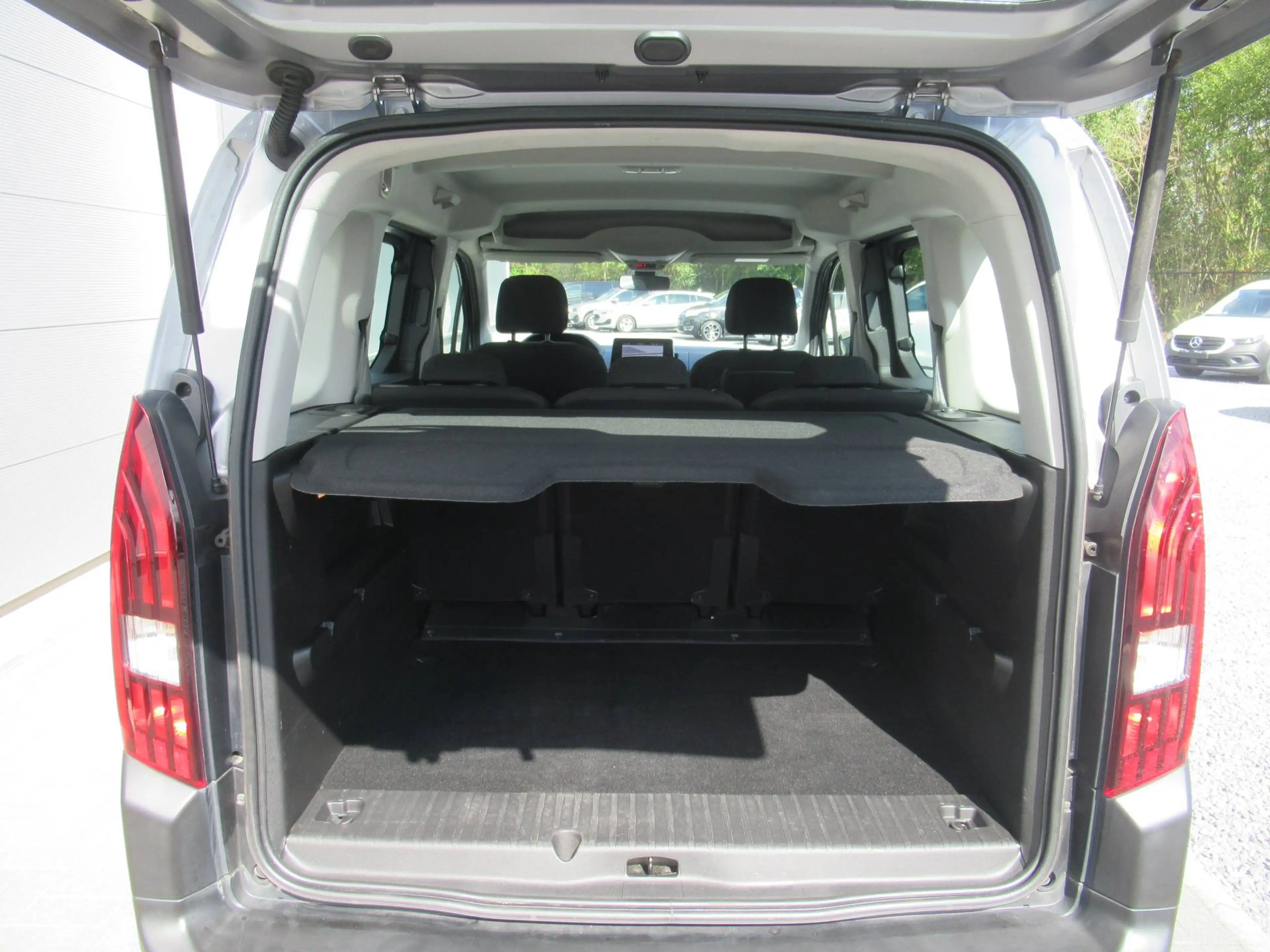 Peugeot Rifter 1.2i Allure /€10.735 netto / Navi / Camera / ... — photo 12