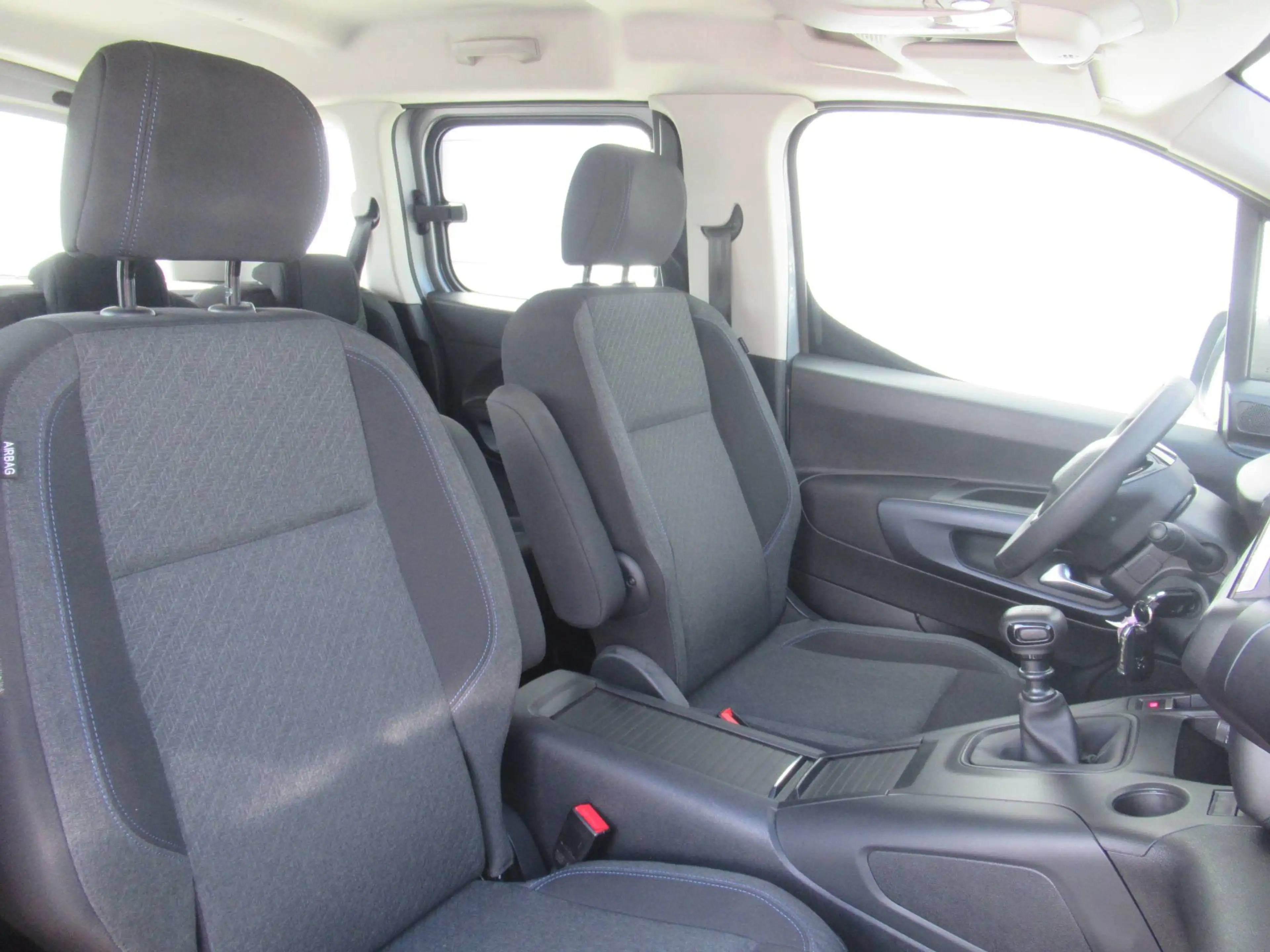 Peugeot Rifter 1.2i Allure /€10.735 netto / Navi / Camera / ... — photo 10