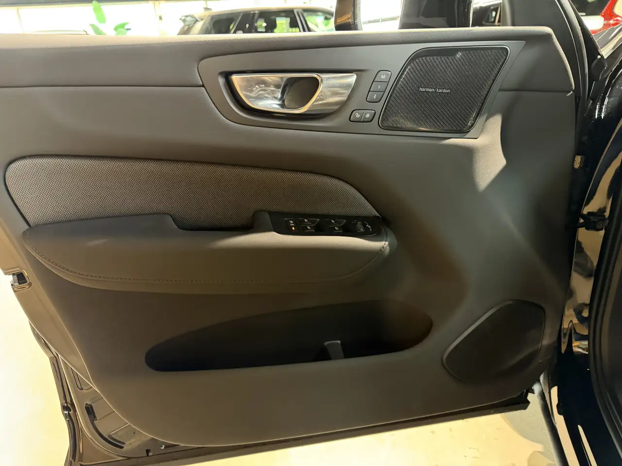 Volvo XC60 2.0 T8 Plug-in hybrid AWD Plus Black Edition stoel, миниатюра 9