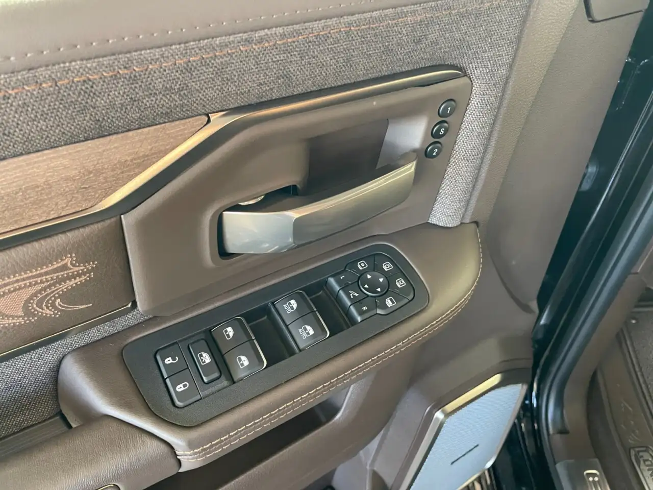 RAM 3500 снимка RAM 3500