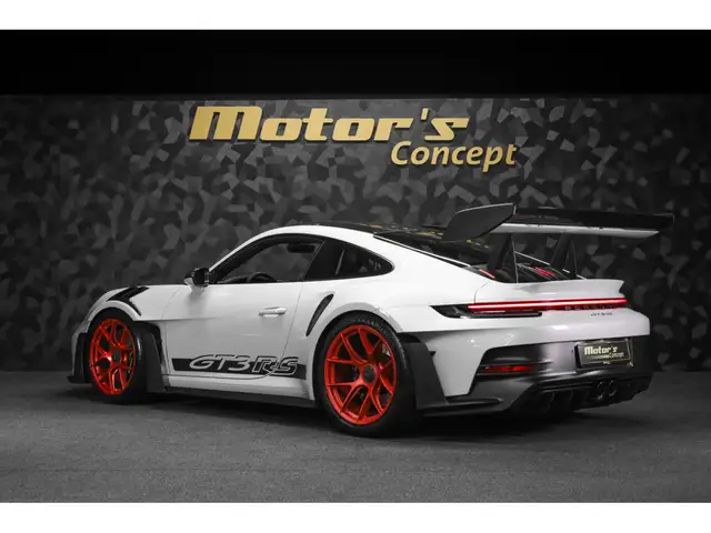 Porsche 992 view 7