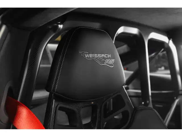 Porsche 992 view 15