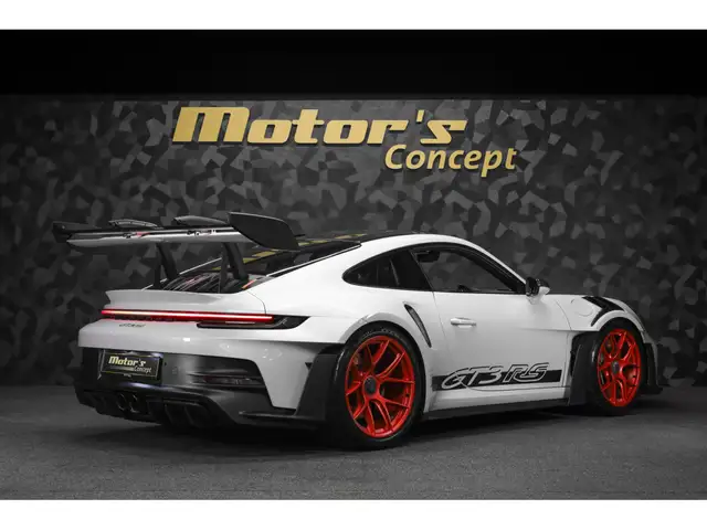 Porsche 992 view 4