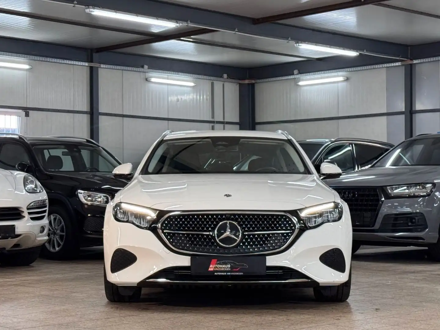 Mercedes-Benz E 220 d 4M AVANTGARDE ADVANCED*AHK*DIST*WIDE*1.H Blanc - 2