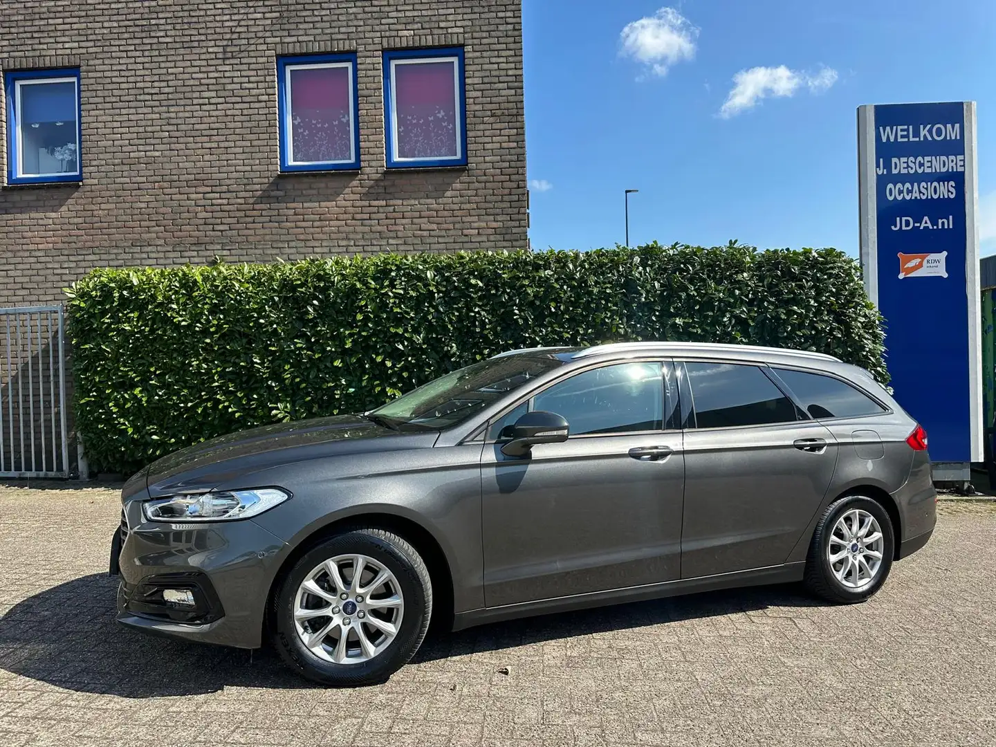 Ford Mondeo Wagon 1.5 Titanium Climate C, Cruise C, Navigatie, Grijs - 1
