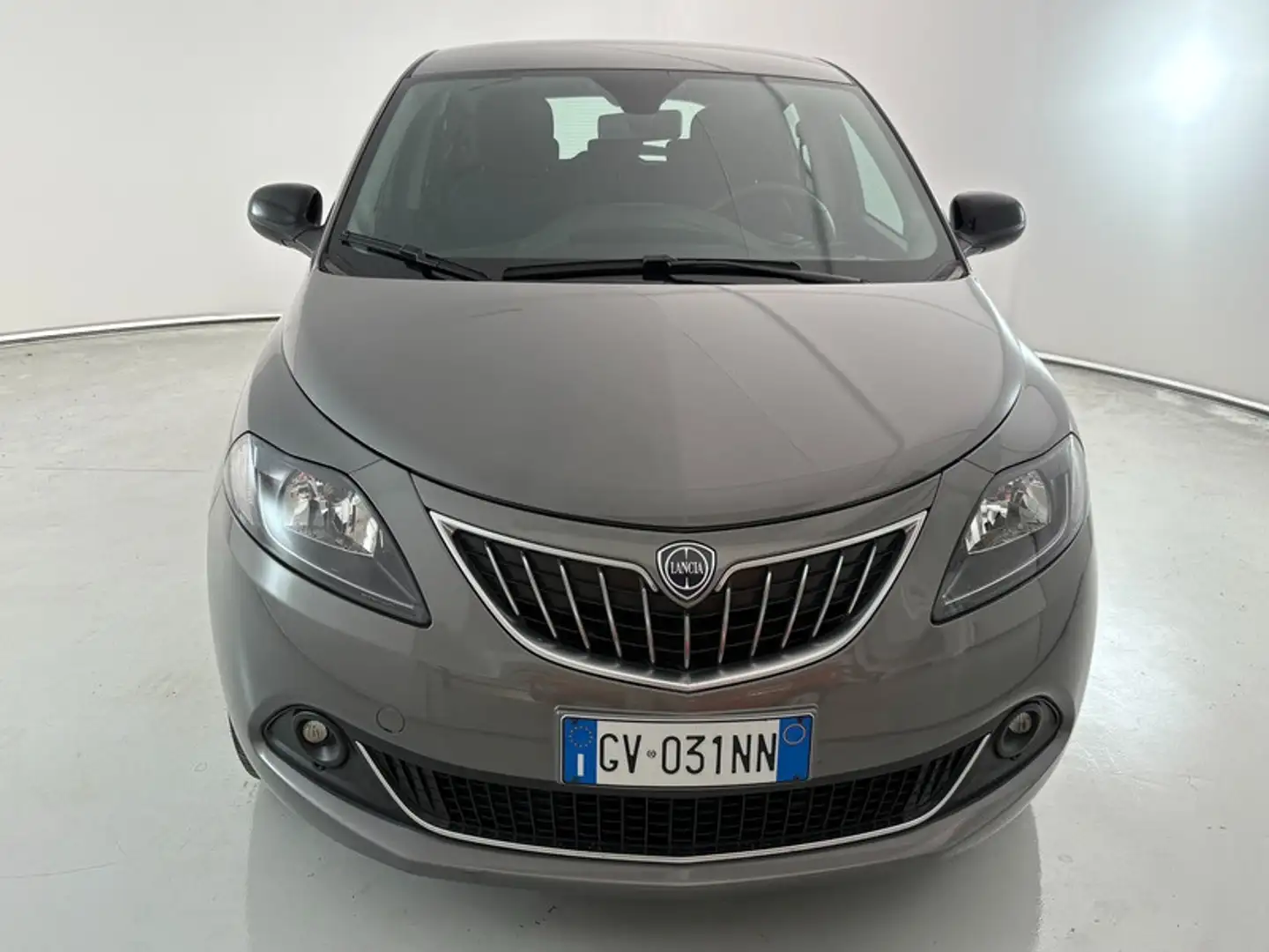 Lancia Ypsilon 1.0 FireFly Hybrid Platino Gris - 2