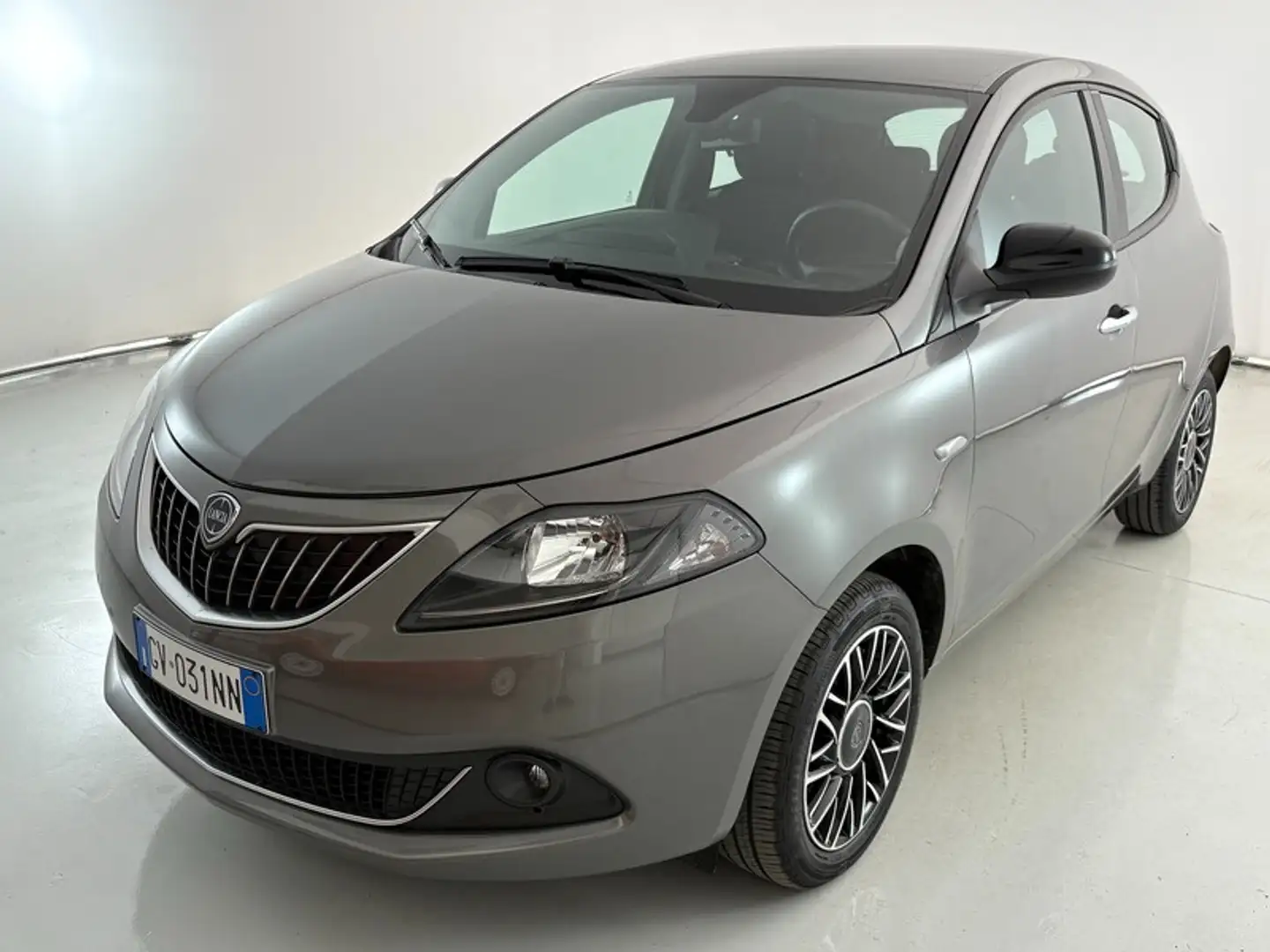 Lancia Ypsilon 1.0 FireFly Hybrid Platino Gris - 1