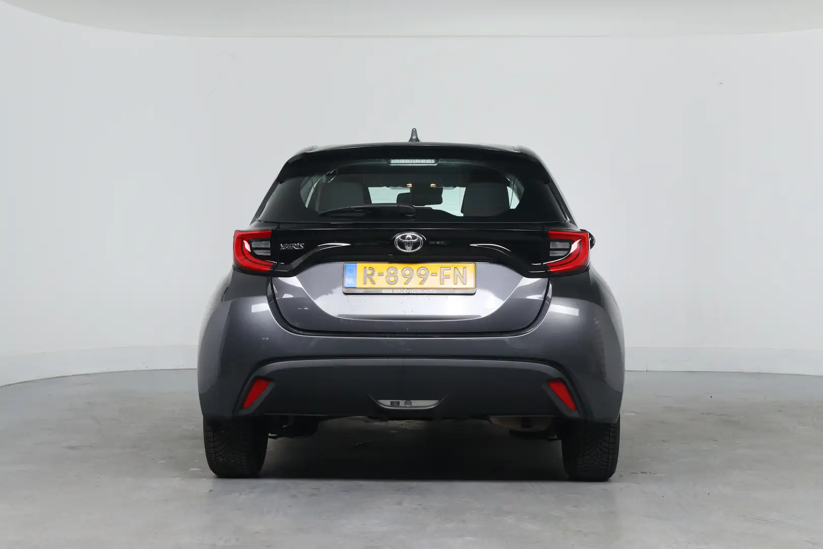 Toyota Yaris 1.5 VVT-i Dynamic | Navi By App | Airco | Cruise A Gris - 2
