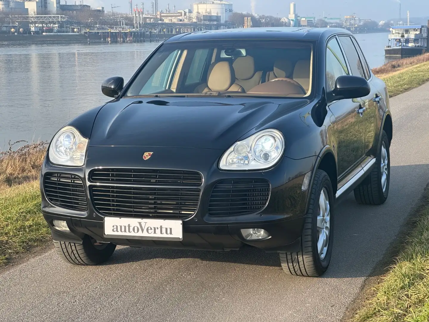 Porsche Cayenne Turbo Schwarz - 1