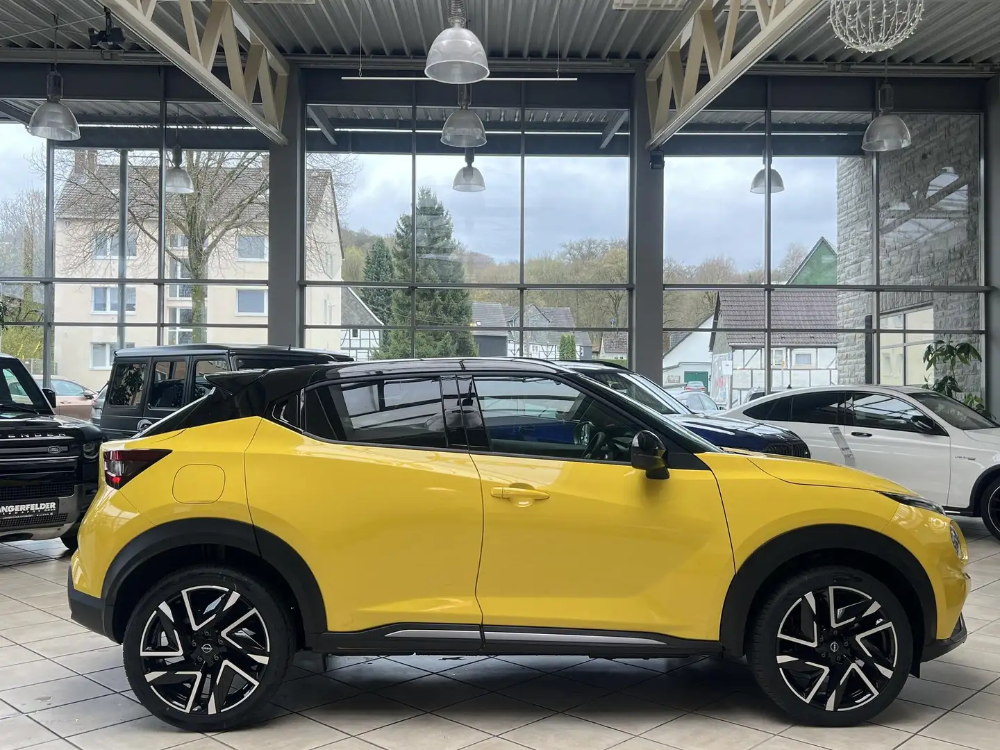 Nissan Juke Juke N-Design *RFK*CARPLAY*DAB*KEYLESS*SOFORT* Jaune - 2