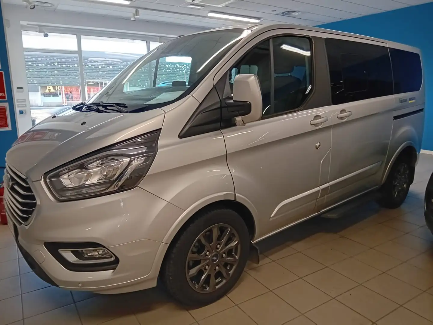 Ford Transit Tourneo 8 posti Argento - 2