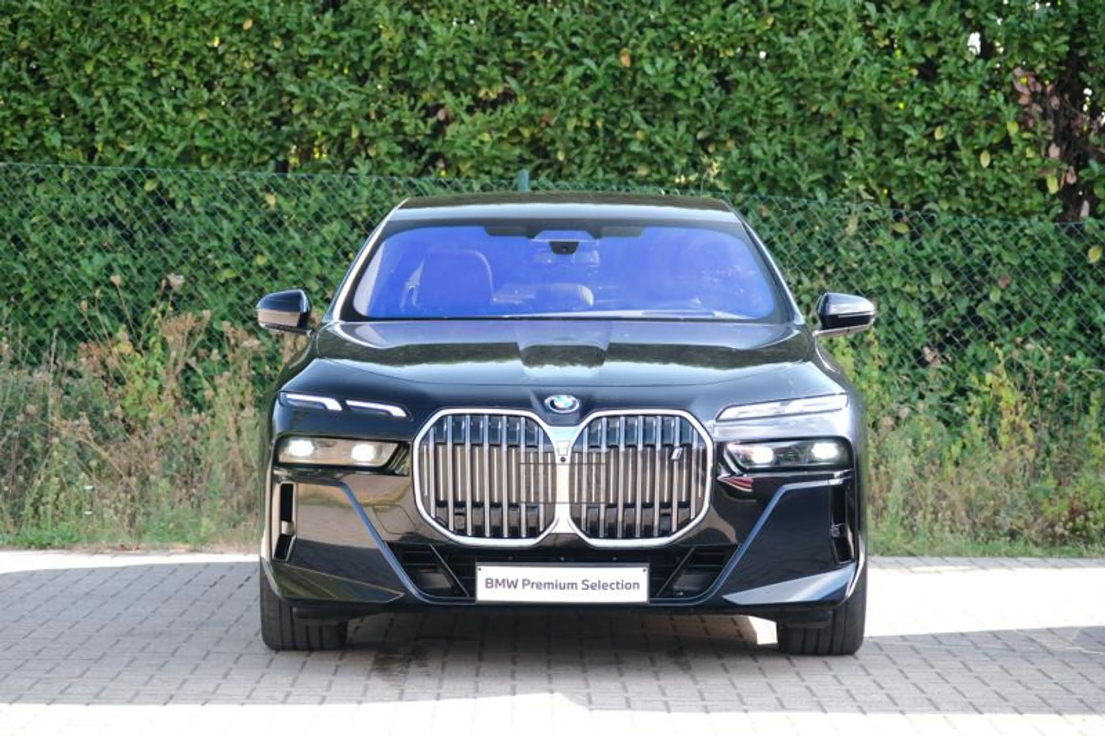 BMW i7 i7 eDrive50 M Sport | THEATRE SCREEN | ICONIC GLOW — photo 2