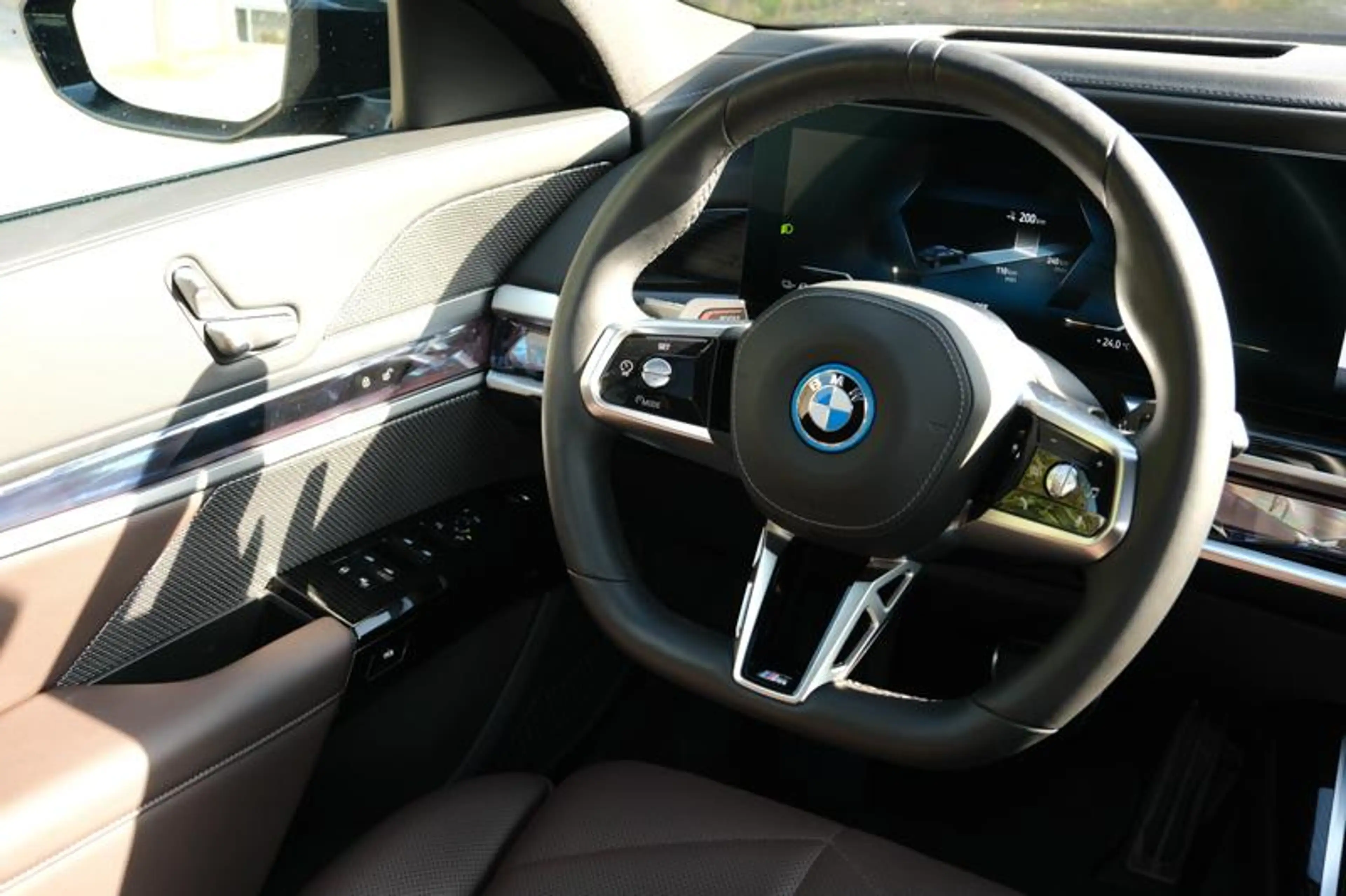BMW i7 i7 eDrive50 M Sport | THEATRE SCREEN | ICONIC GLOW — photo 10