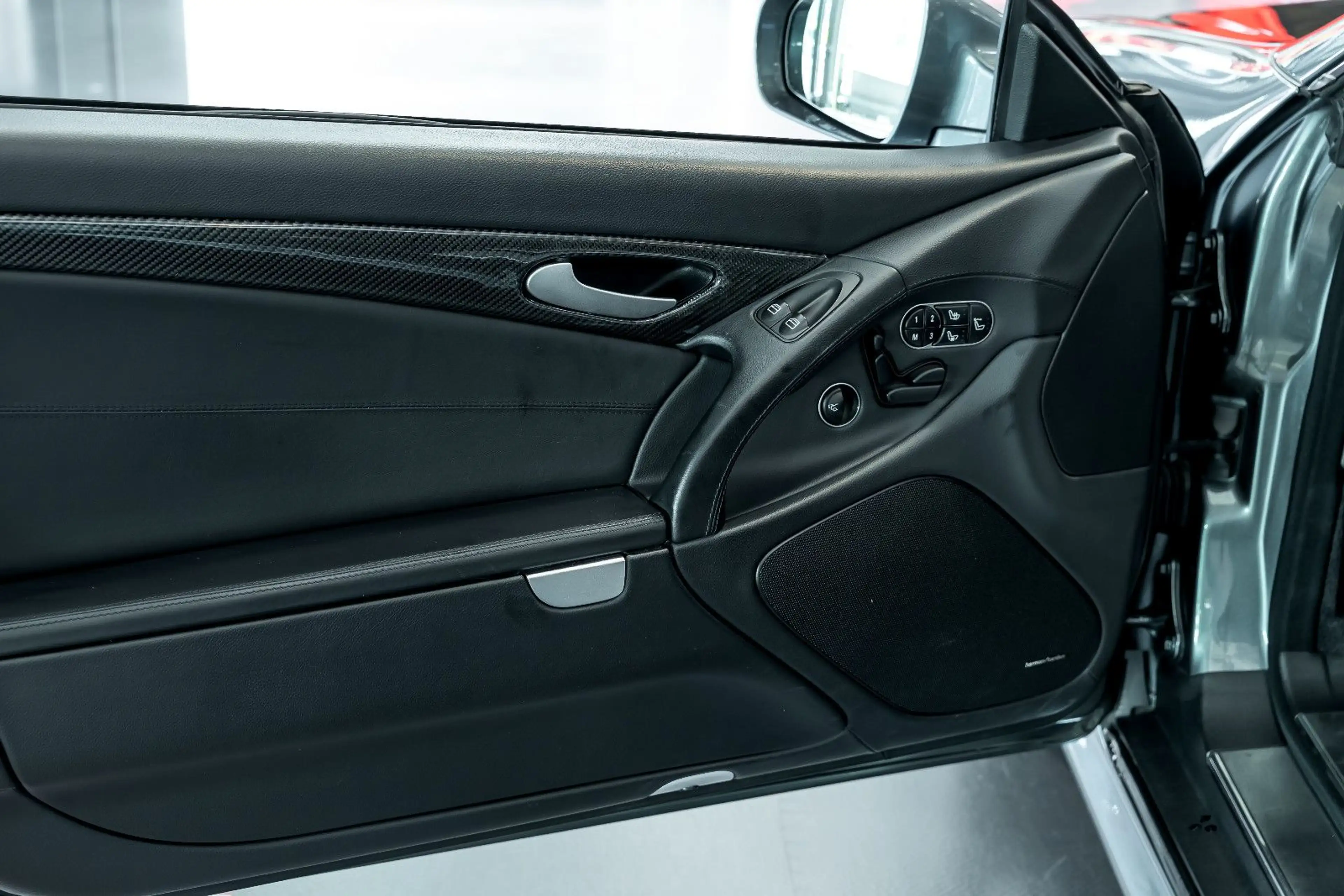 Mercedes-Benz SL 63 AMG — photo 10