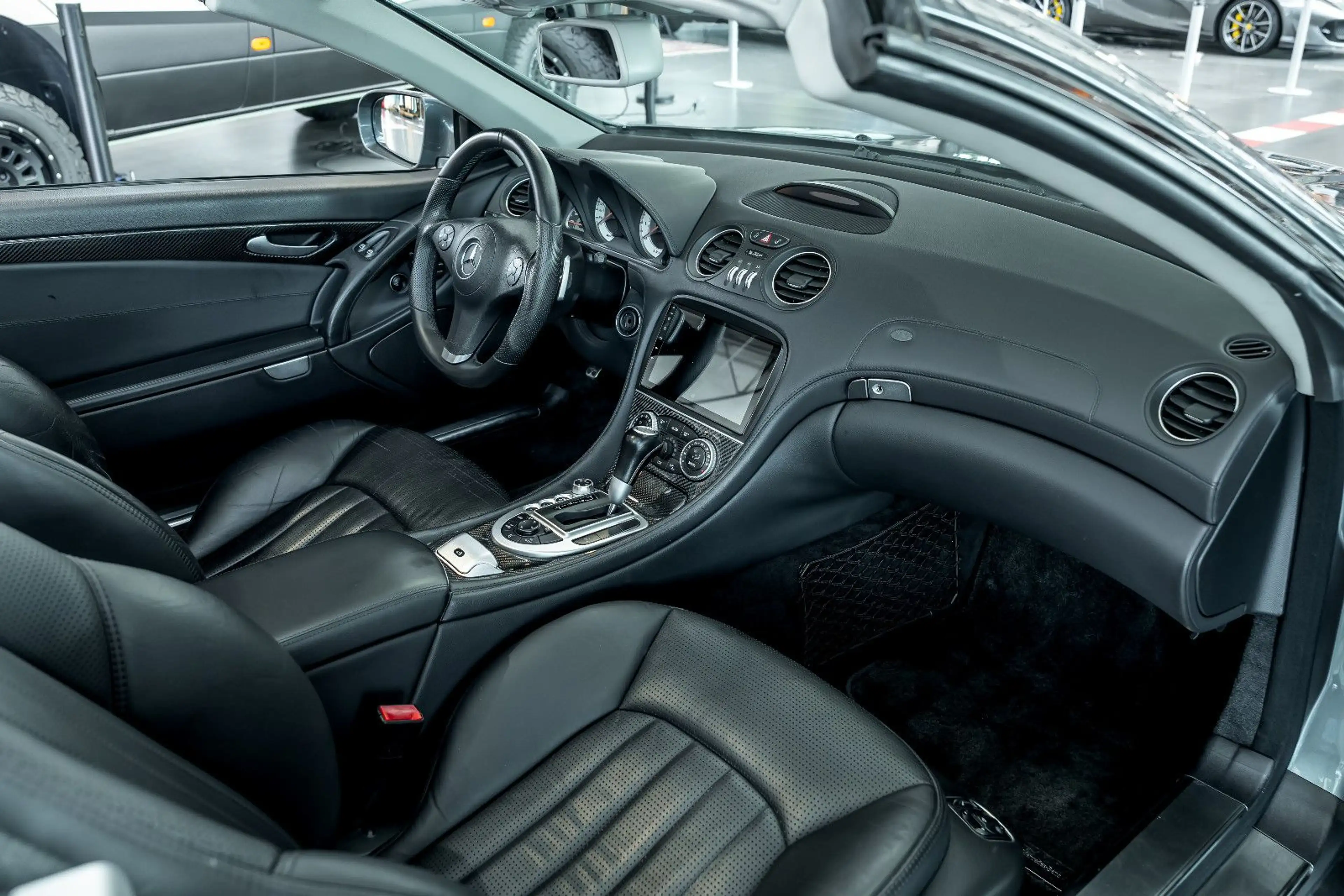 Mercedes-Benz SL 63 AMG — photo 14