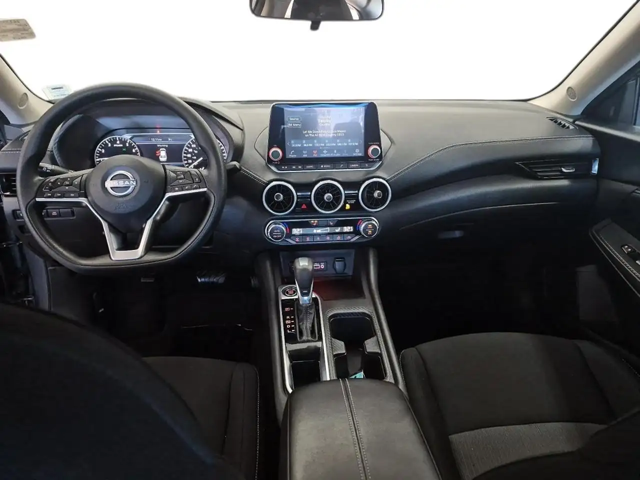Nissan Sentra снимка Nissan Sentra