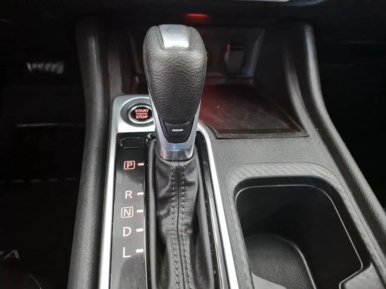 Nissan Sentra снимка Nissan Sentra