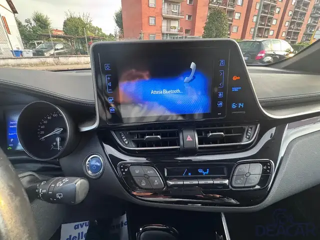 Toyota C-HR view 8