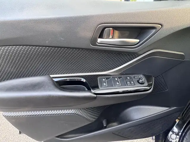 Toyota C-HR view 19