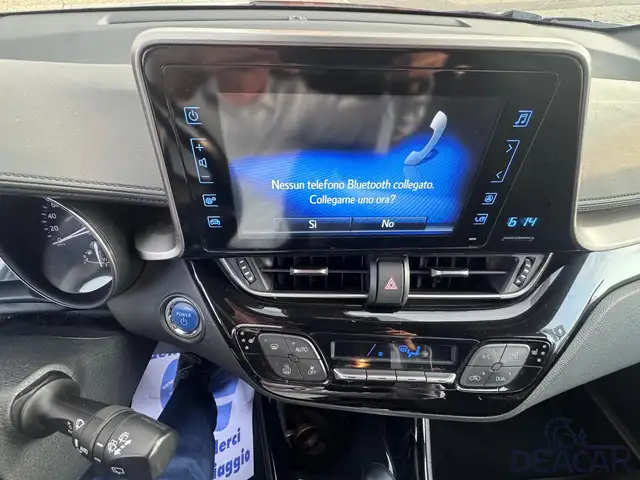 Toyota C-HR view 18