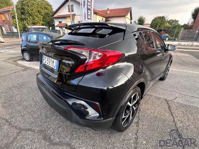 Toyota C-HR view 4