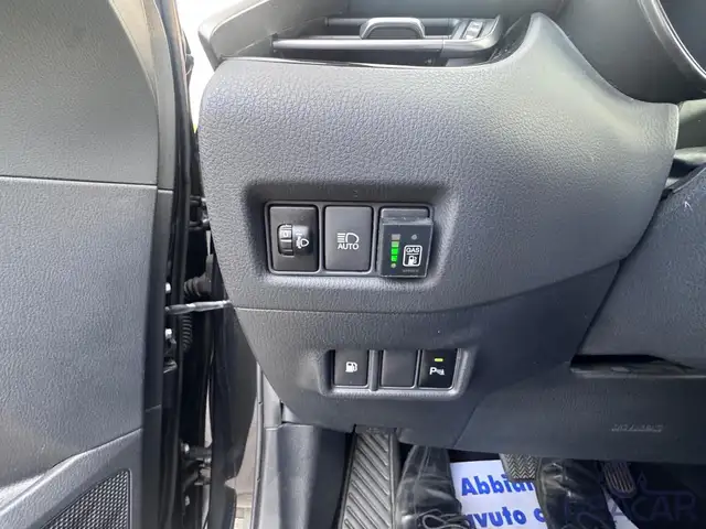 Toyota C-HR view 13