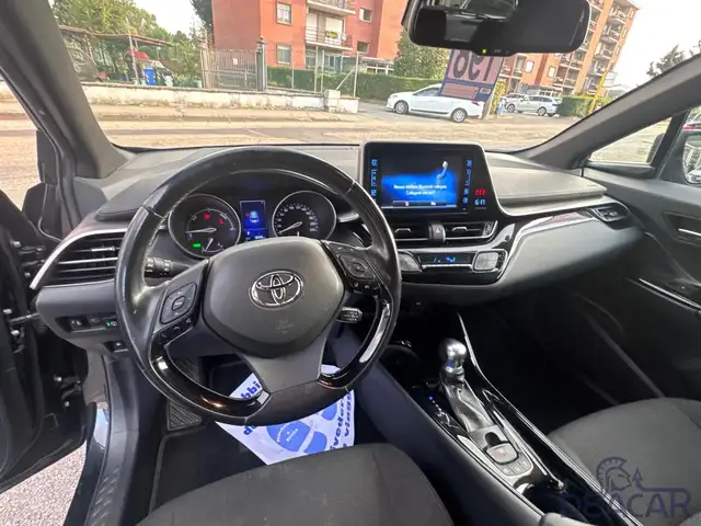 Toyota C-HR view 9