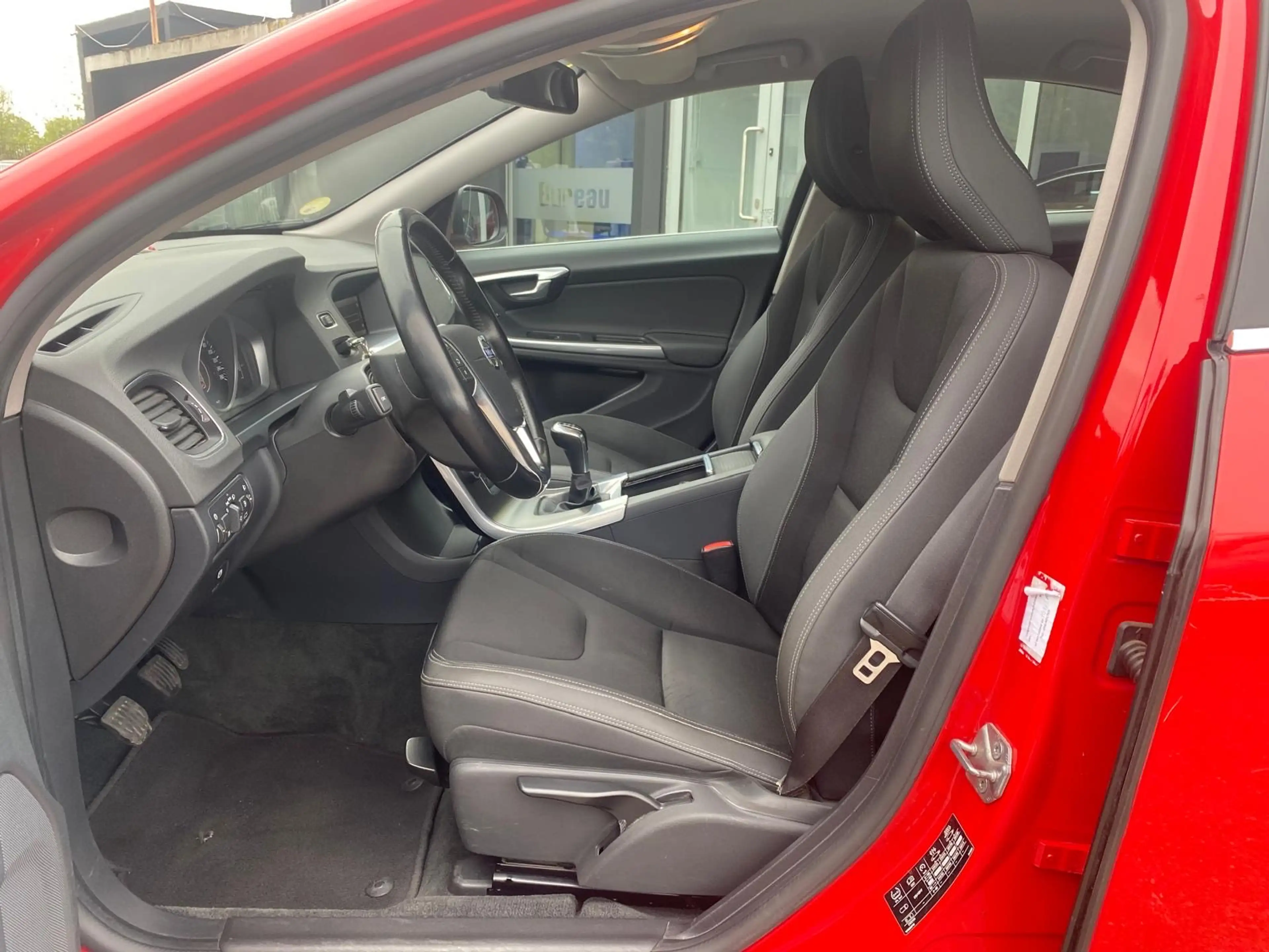 Volvo S60 S60 2.0 D4 Momentum — photo 9