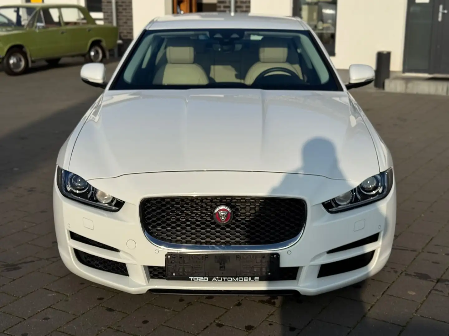 Jaguar XE Pure Performance*XENON*NAVI*LEDER*KAMERA*TOP* Blanc - 2