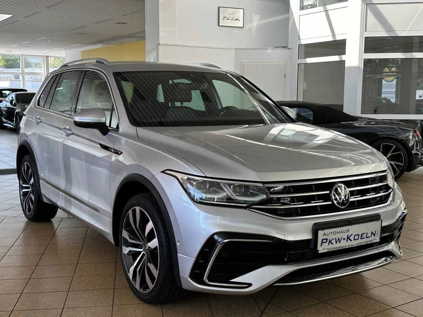 Volkswagen Tiguan 2.0 4M R-LiNE*DCC*MATRiX*360°*ACC*ViRTUAL Silber - 2