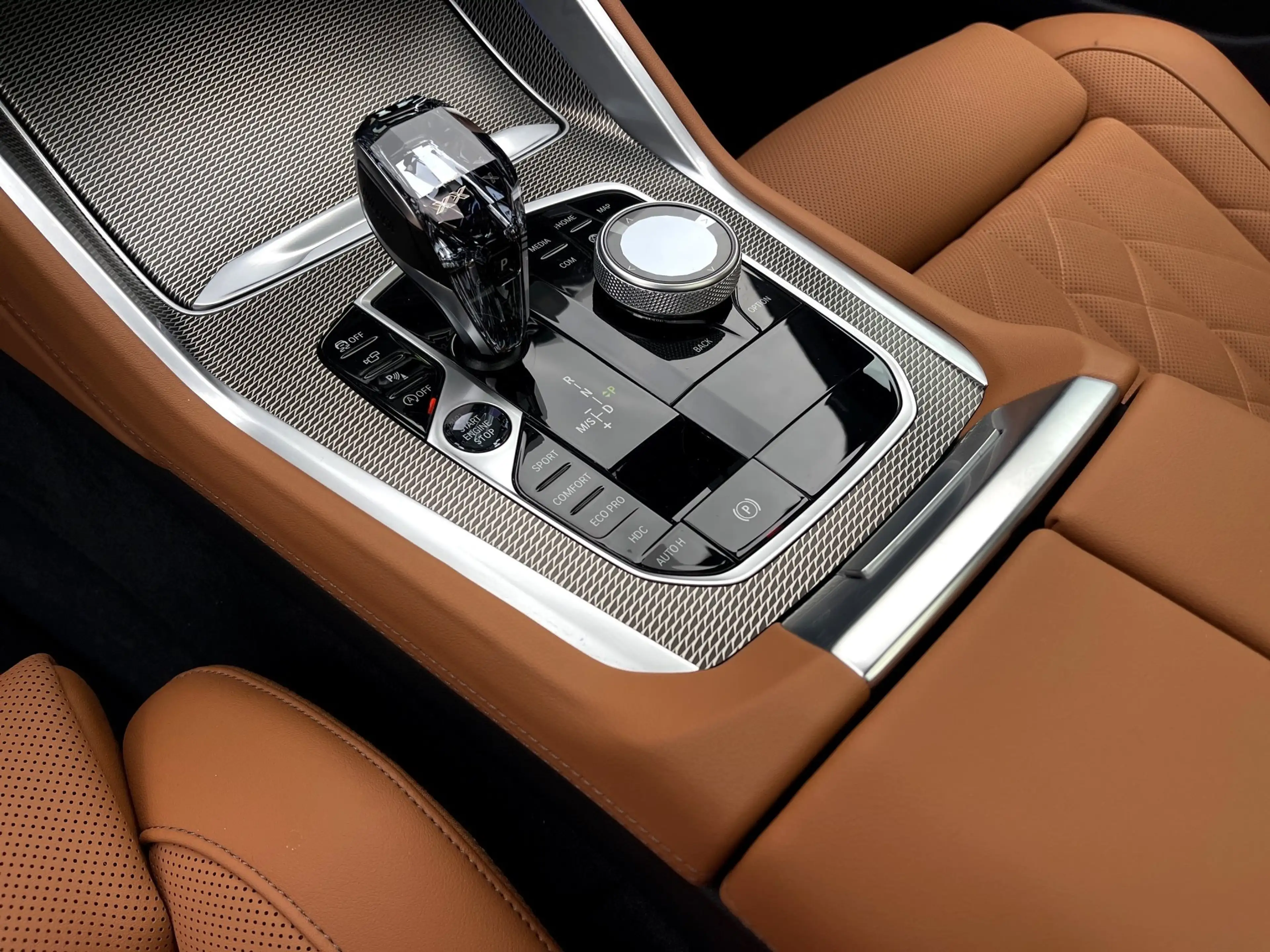 BMW X6 M50i — photo 10