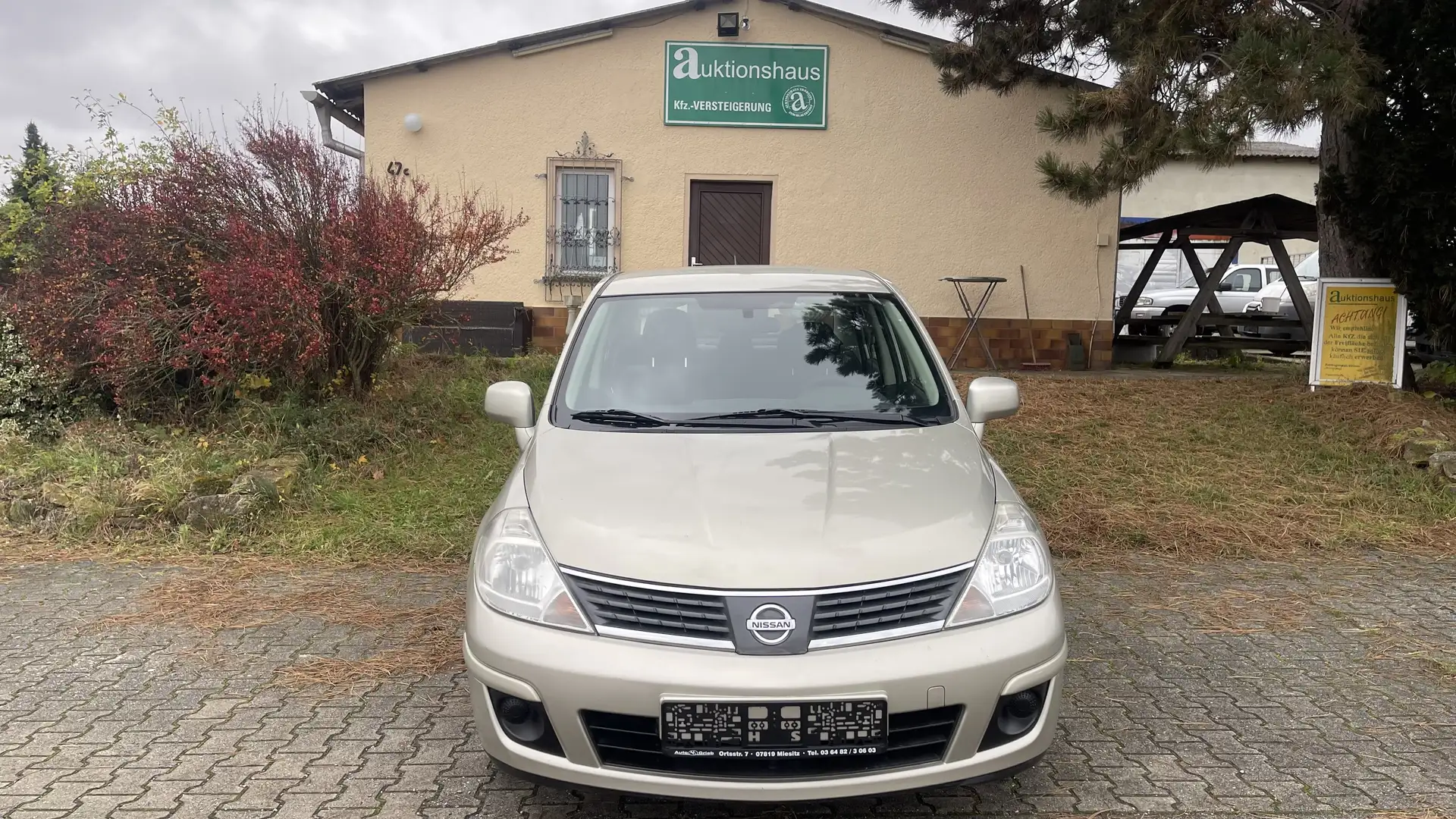 Nissan Tiida Tiida Stufenheck 1.6 - TÜV 05/27, Sitzheizung - Бежевий - 2