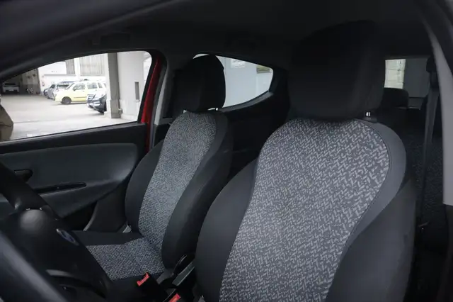 Lancia Ypsilon view 16
