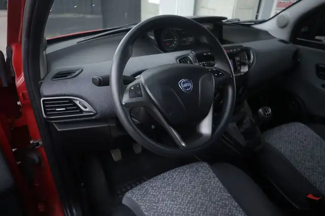 Lancia Ypsilon view 14