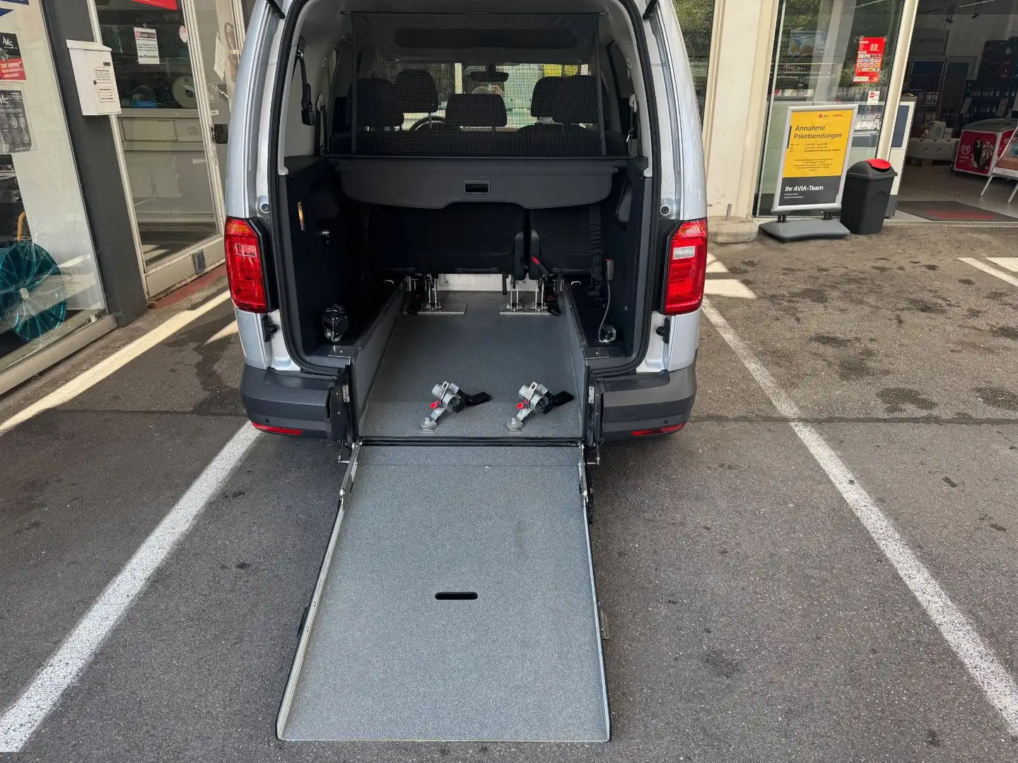 Volkswagen Caddy 1,2 TSI Trendline Klima PDC Rollstuhlrampe Argent - 1