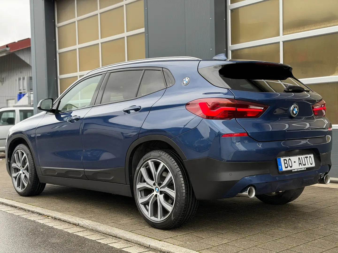 BMW X2 xDrive 20 d PANO ACC Keyless LED Navi+ HuD 19 DAB Blau - 2