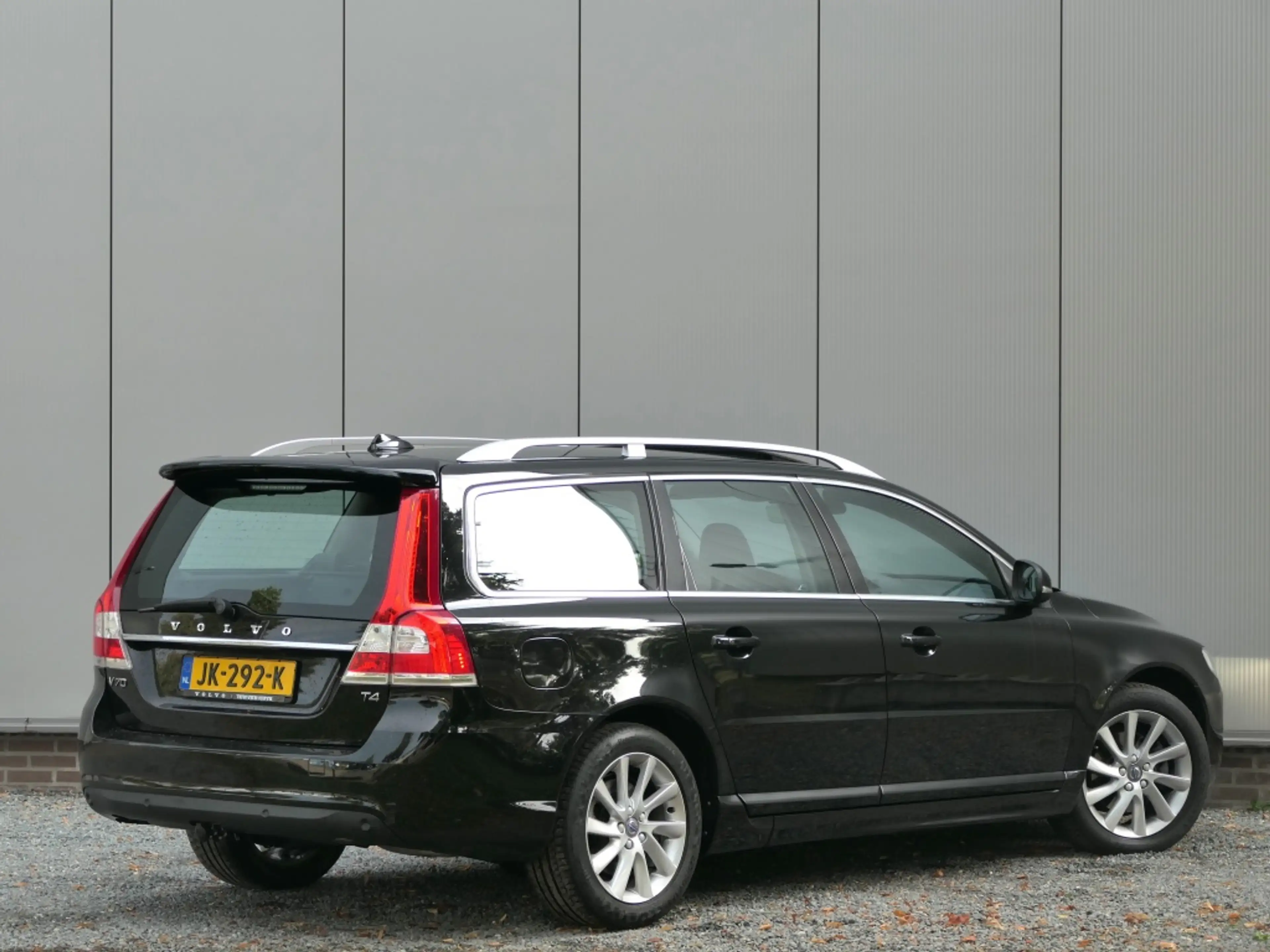 Volvo V70 2.0 T4 AUT Polar+ Schuifdak / Xenon / Trekhaak / S — photo 2