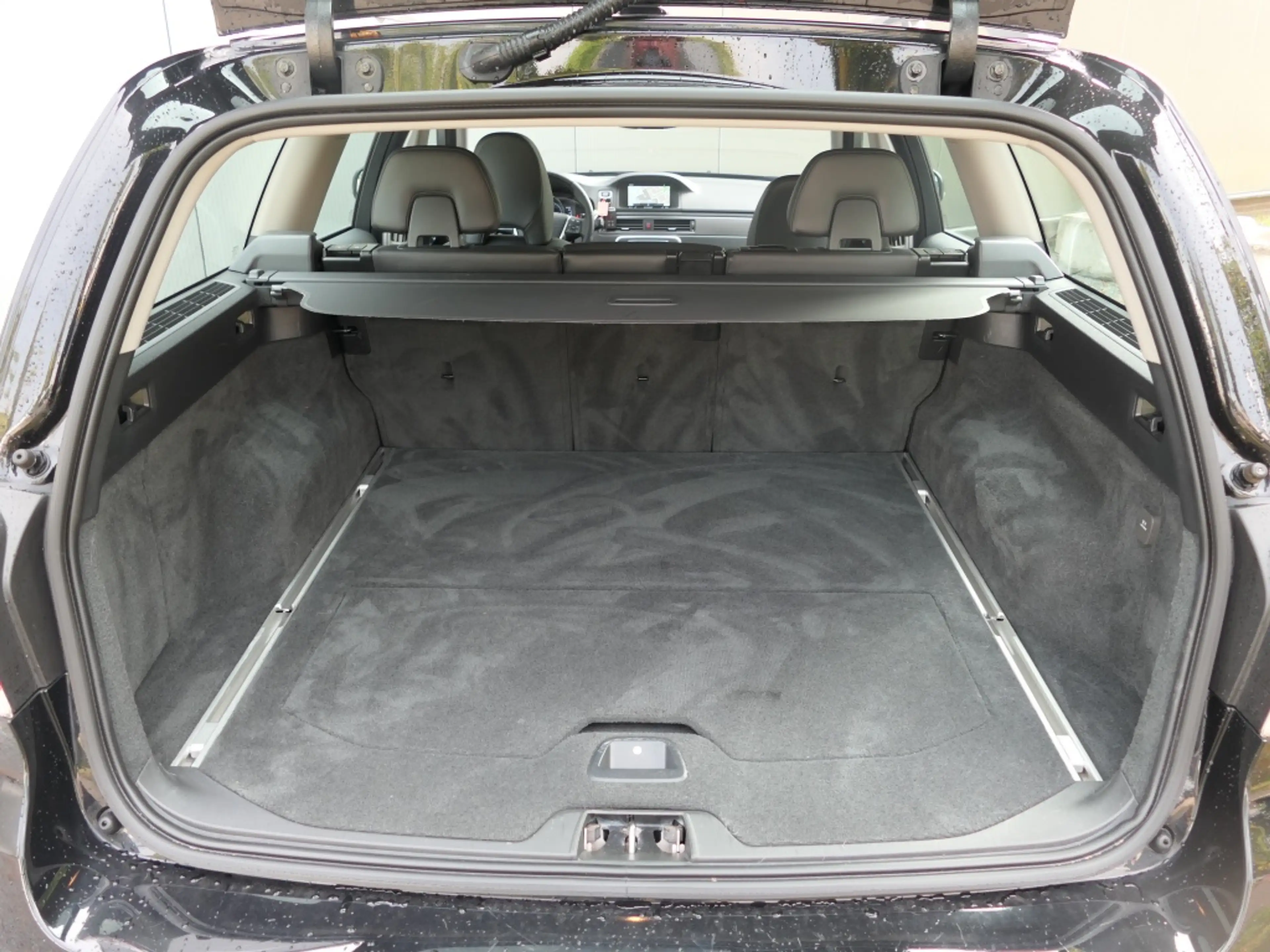 Volvo V70 2.0 T4 AUT Polar+ Schuifdak / Xenon / Trekhaak / S — photo 13