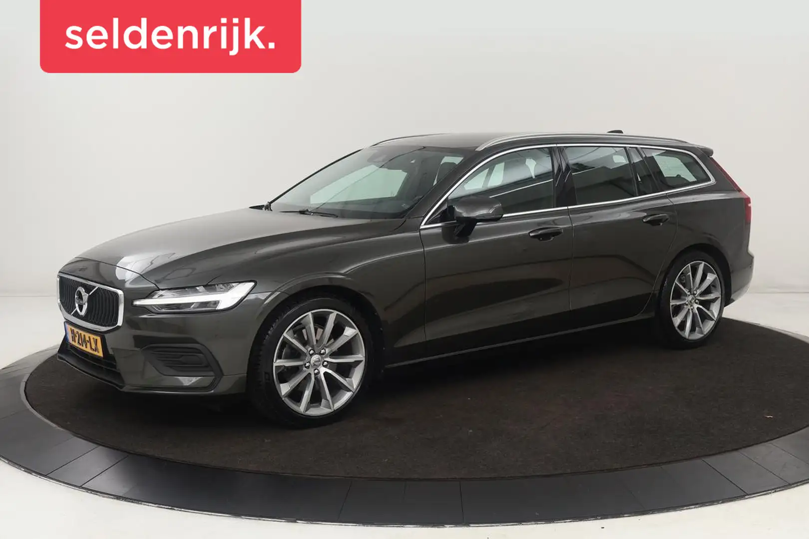 Volvo V60 2.0 T4 Momentum Pro | Trekhaak | Adaptive cruise | Gris - 1