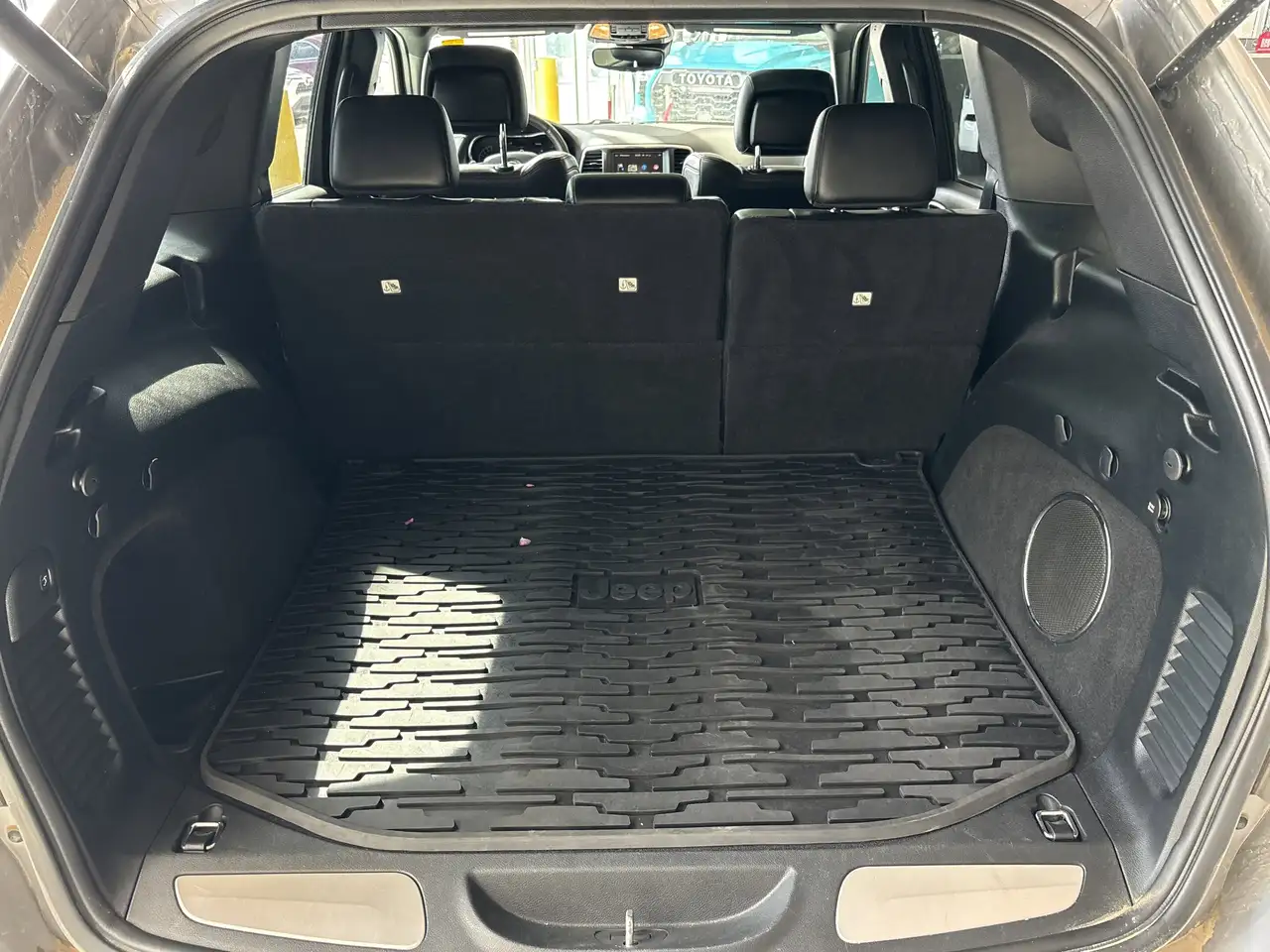 Jeep Grand Cherokee снимка Jeep Grand Cherokee
