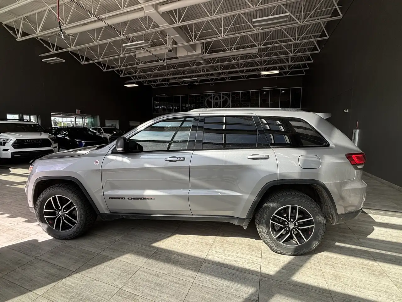 Jeep Grand Cherokee снимка Jeep Grand Cherokee