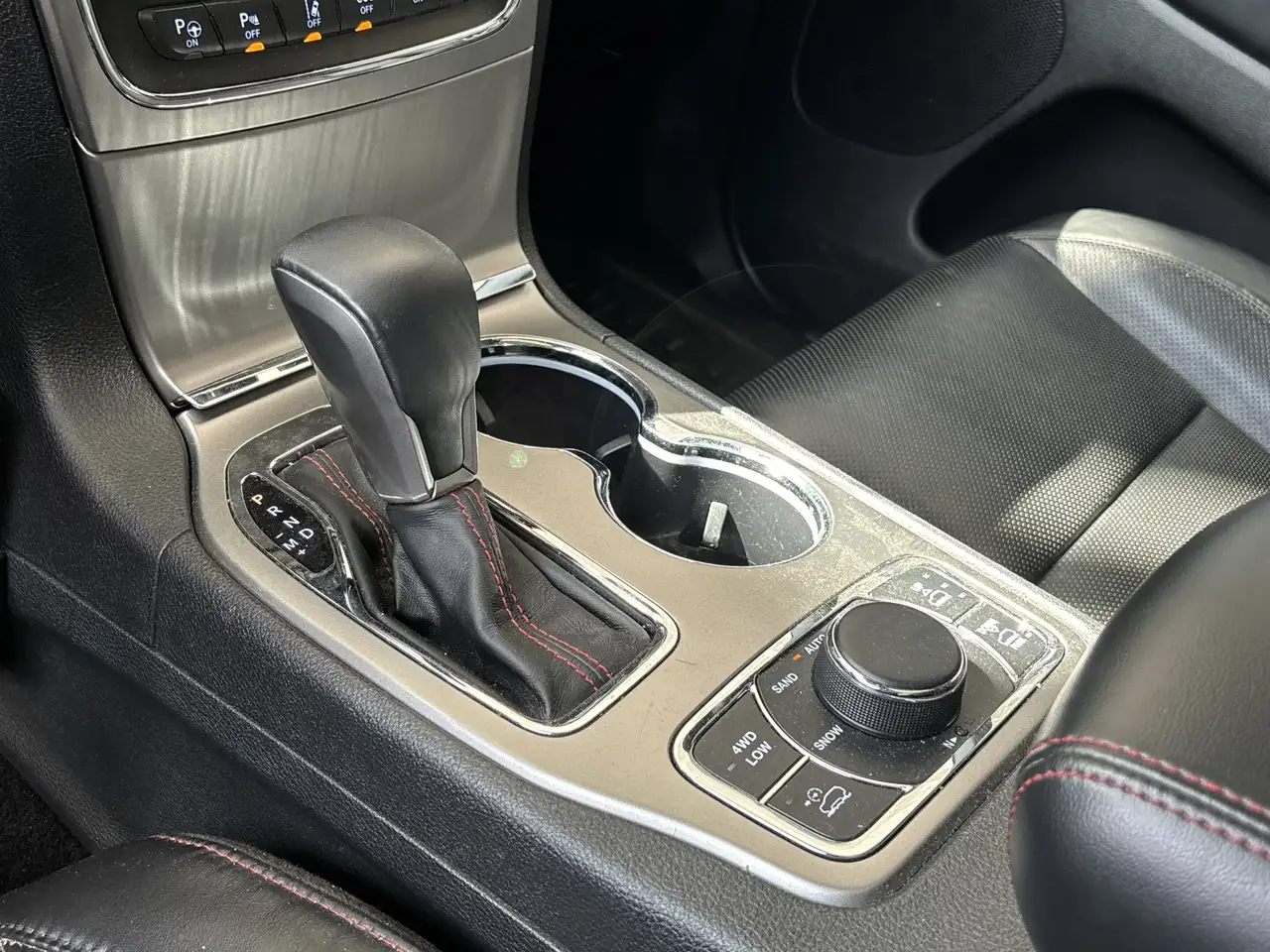 Jeep Grand Cherokee снимка Jeep Grand Cherokee