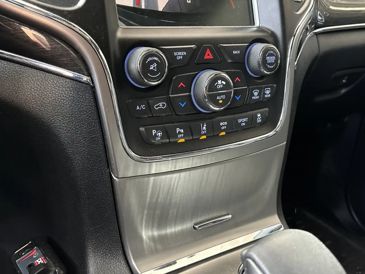 Jeep Grand Cherokee снимка Jeep Grand Cherokee