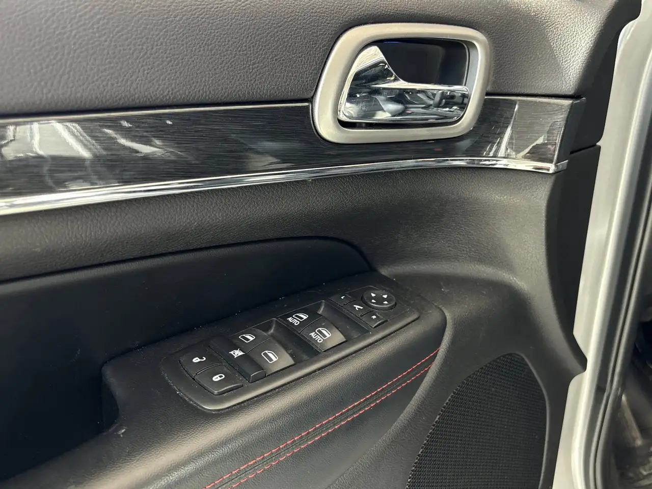 Jeep Grand Cherokee снимка Jeep Grand Cherokee