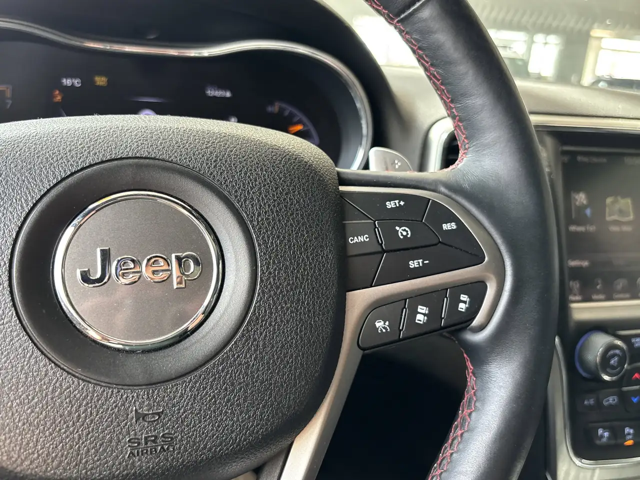 Jeep Grand Cherokee снимка Jeep Grand Cherokee