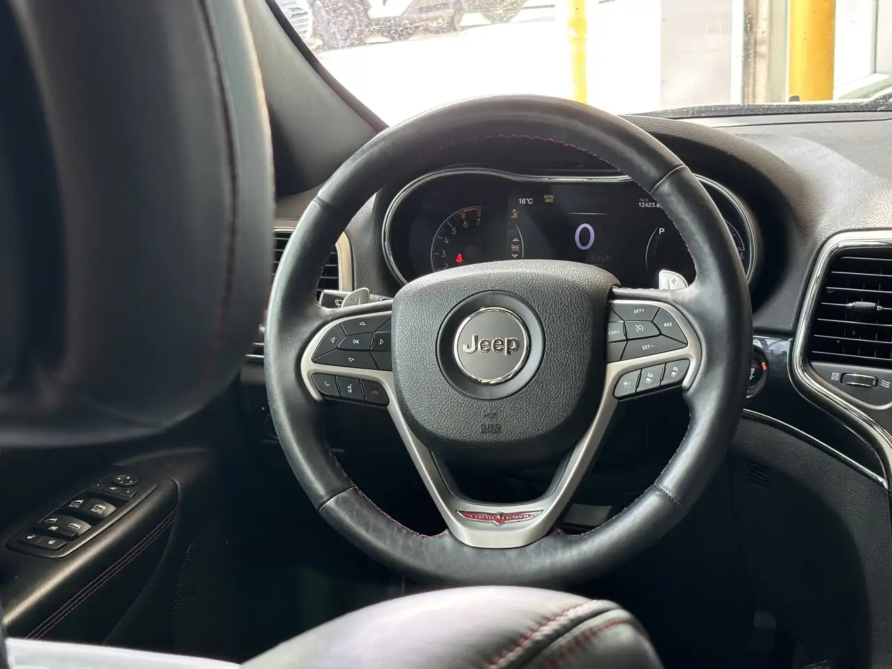 Jeep Grand Cherokee снимка Jeep Grand Cherokee